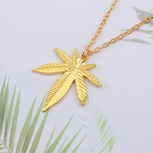 🎉 New Gold plated weed pot leaf necklace